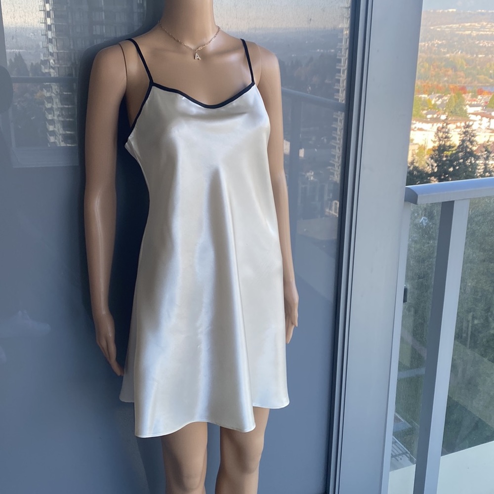 La Vie En Rose  Cream Slip Dress - Picture 5 of 10